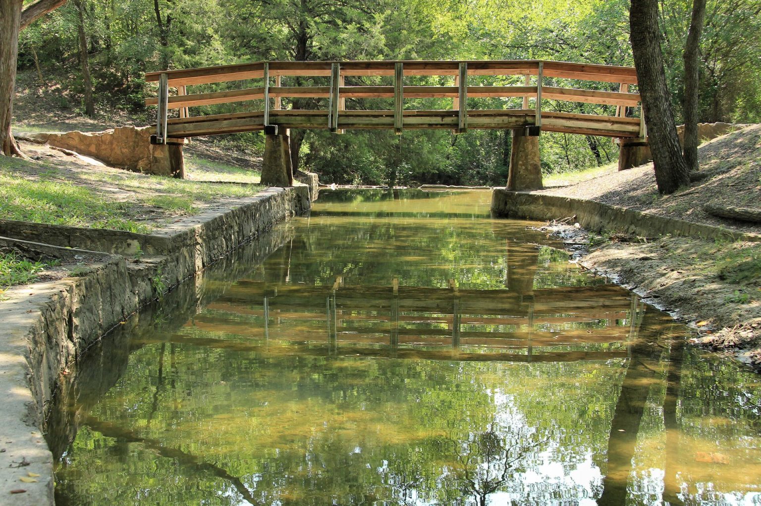 Footbridge over a creek channel in Grapevine Springs Preserve, Coppell, Texas