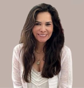 Portrait of Lesli Dassonville, loan officer at Supreme Lending